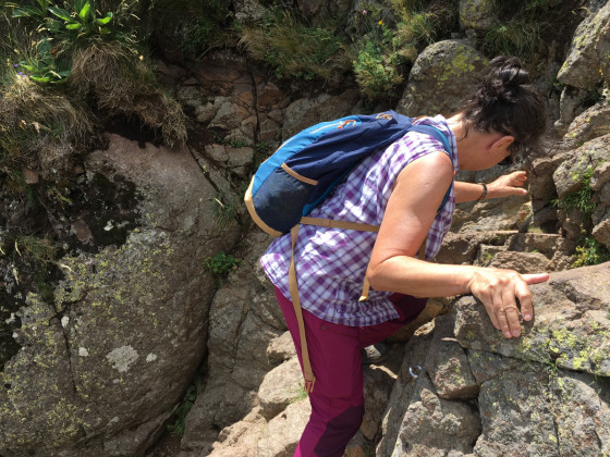 La descente de la Brèche de Rolland, dans le sens Puy Mary vers Griou
