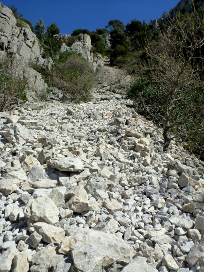 la descente vers la vallon d\'En-Vau