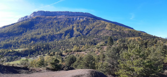 La falaise de C&eacute;&uuml;ze