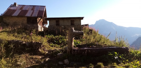 La fontaine-abreuvoir des chalets d\'Ardens