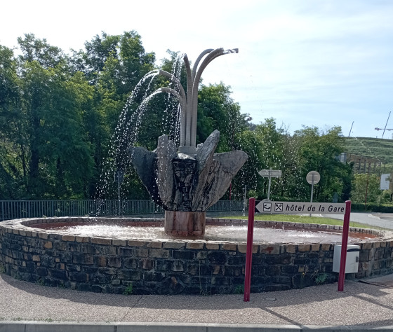 La fontaine.