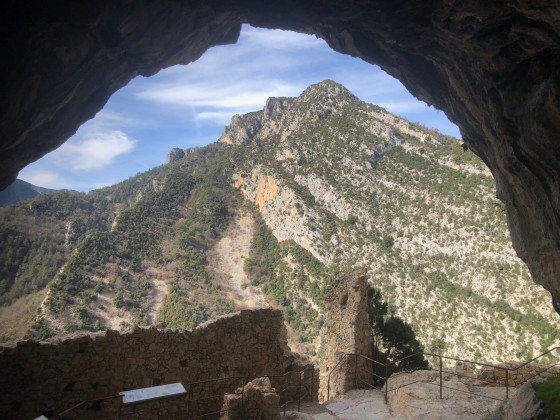 La forteresse troglodyte