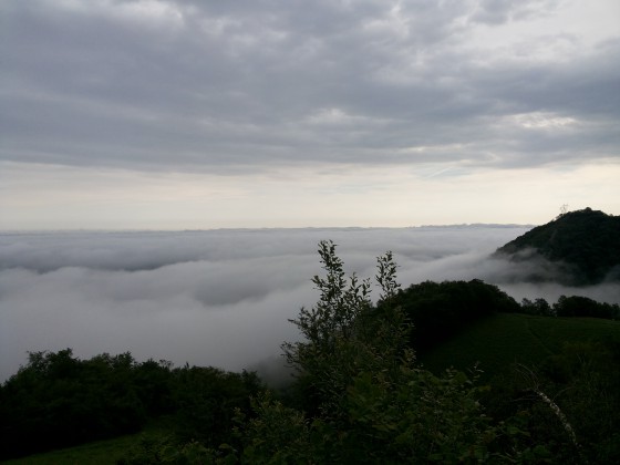 La mer de nuages en montant au plateau de l\'Isarce
