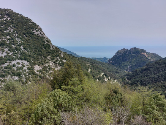 La mer et le village de Sainte-Agnès vu des forts