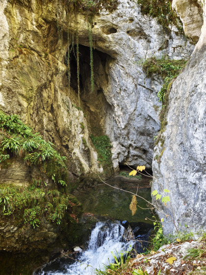 La myst&eacute;rieuse Grotte du Pendu