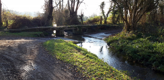 La passerelle sur le ruisseau de Magnerolles