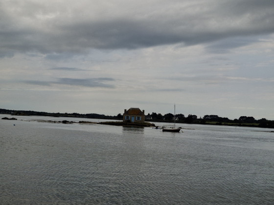 La petite maison aux volets bleus