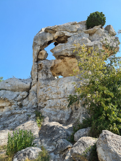 La pierre percée