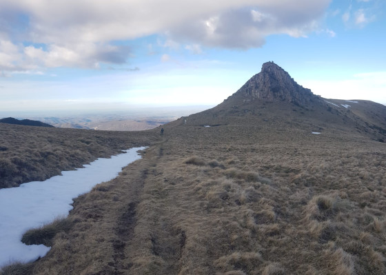 La pierre plant&eacute;e pr&egrave;s la Cabane de Taula - 02/03/25 - 1636m