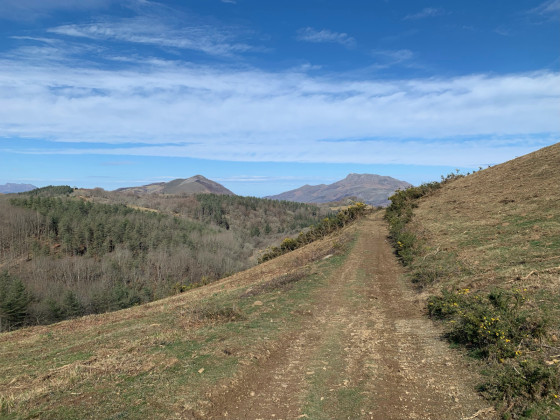 La piste qui m&egrave;ne au col