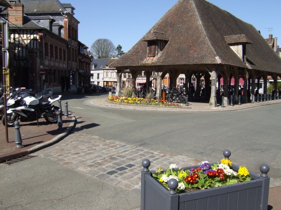 La place centrale de Lyons La For&ecirc;t