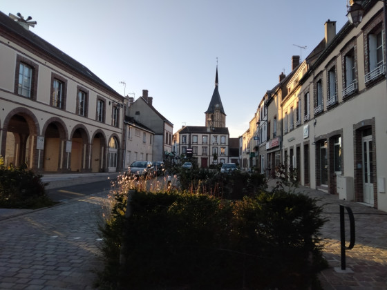 La Place des Halles à Senonches