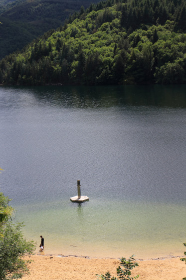 La plage du lac de Villefort