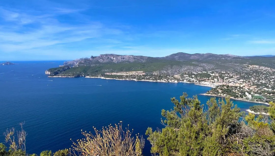 La Pointe Cacau &ndash; Panorama sur la rencontre de la pierre et du bleu