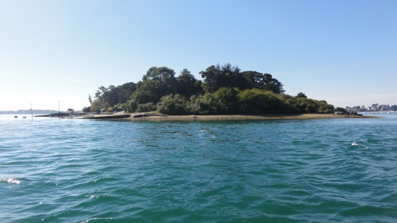 La pointe du Trec\'h sur l\'ile aux Moines depuis le bâteau du tour du Golfe du Morbihan
