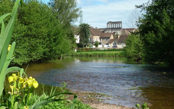 La porte d\'Arroux depuis la passerelle