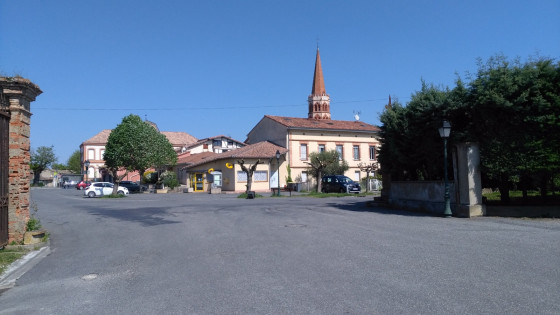La poste et le clocher de l\'église