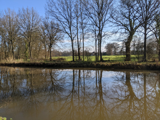 La rive droite du canal, pr&egrave;s du Bout du Monde &agrave; Saint Gr&eacute;goire