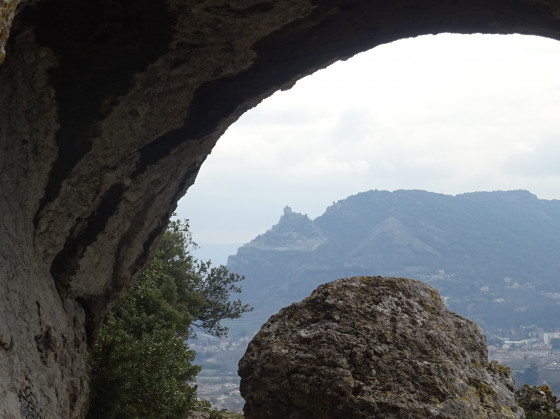 La roche perc&eacute;e
