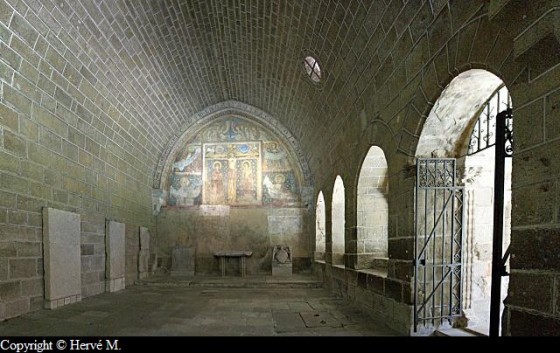 La chapelle des morts (ou salle capitulaire) et la peinture de la Crucifixion d\'inspiration bizantine