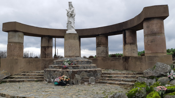 La Statue de la vierge à l\'enfant