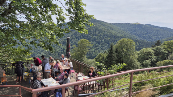 La terrasse de la ferme-auberge du felsach. &copy; PASSION VOSGES - LAURENT GENTILHOMME