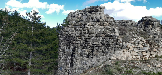 La tour de la Roche-des-Arnauds