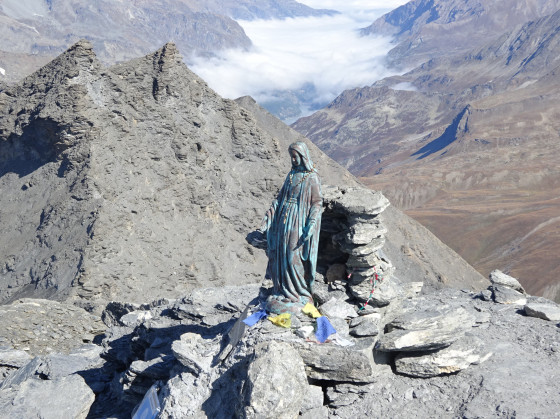 La vierge du sommet