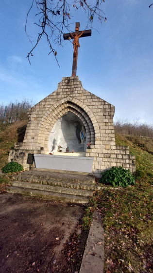 La vierge et le calvaire.