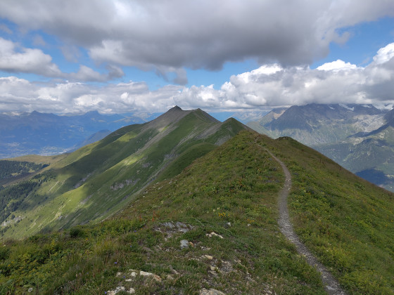 La vue de la ligne de cr&ecirc;te en direction du Mont Joly