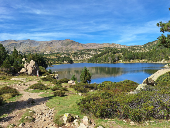Lac au pied du Carlit