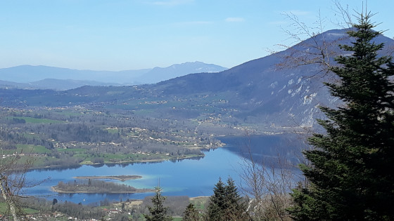 lac d\'aiguebelette depuis le sommet de l\'Archelle