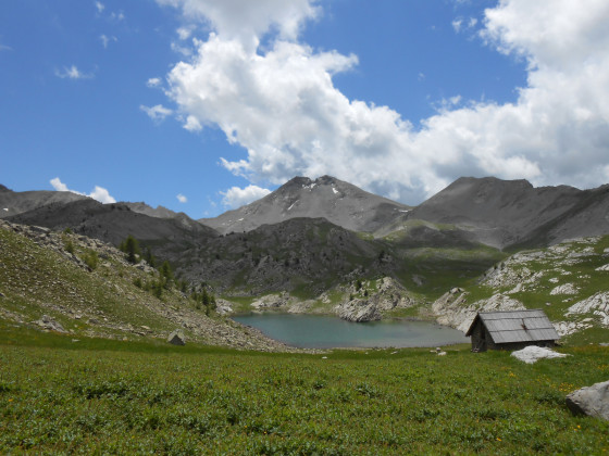 Lac de l'Encombrette et cabane pastorale