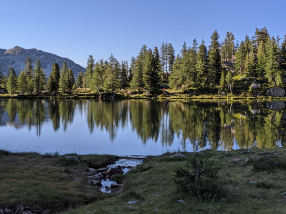 Lac de la Graveirette au petit matin moi d'aout