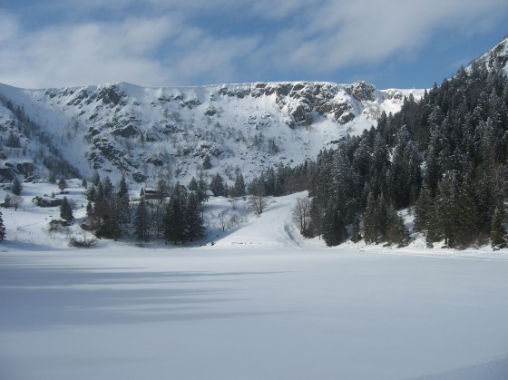 Le lac Forlet au creux de son cirque glaciaire