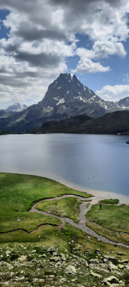 Lac Gentau face au pic du midi d\'Ossau