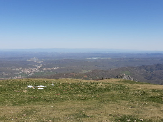 Lavelanet et le Pog de Monts&eacute;gur &agrave; droite