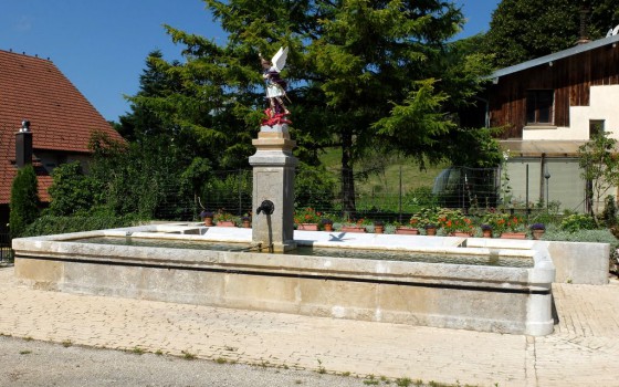 Laviron : La fontaine au Saint-Georges
