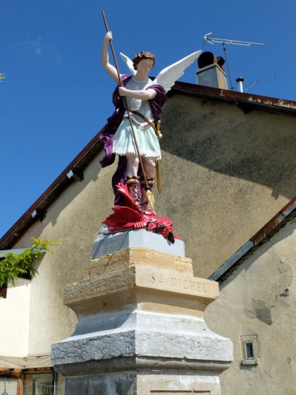 Laviron : La fontaine au Saint-Michel