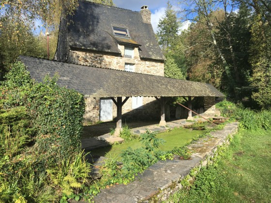 Lavoir &agrave; l'entr&eacute;e de Rochefort