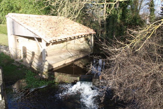 Lavoir de la Pierre au bord de la Belle