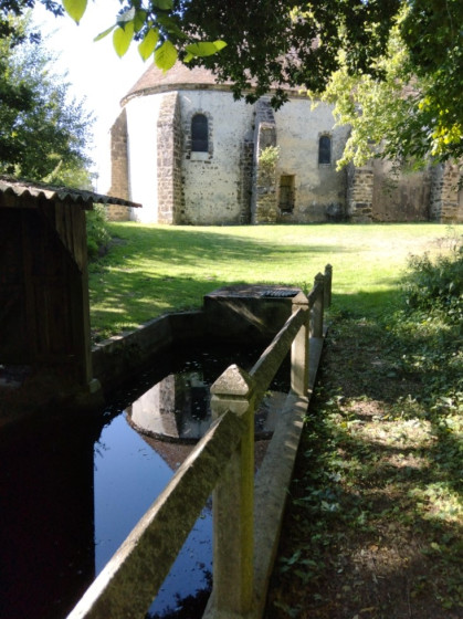 Lavoir et église des Ressuintes