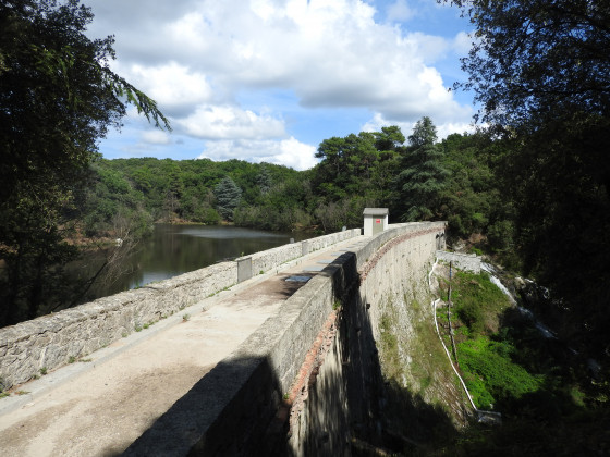 Le barrage et son lac de retenue