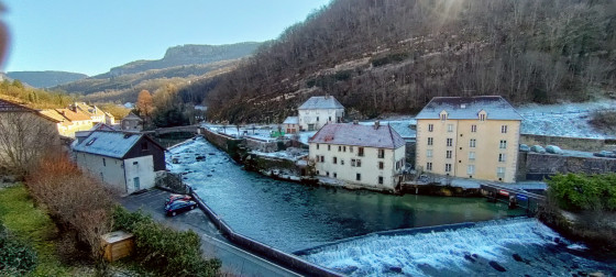 Le bas de Lods depuis la rue de Reine/ le lavoir