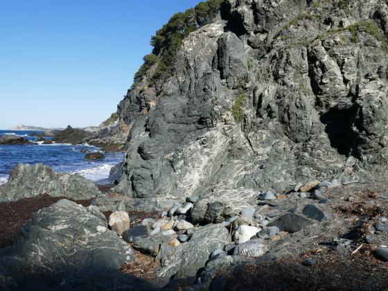 Le basalte permien de la plage de la Fosse Le basalte permien de la plage de la Fosse