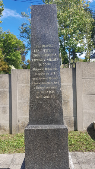 Monument aux morts à l\'honneur du 35ème régiment d\'infanterie à la nécropole nationale de Mulhouse