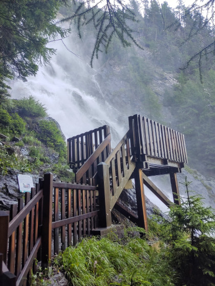 Le belvédère et la cascade