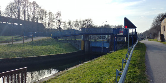 le canal de l\'Est au départ du chemin