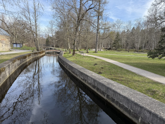 Le canal ma&ccedil;onn&eacute; du parc de Keila-Joa