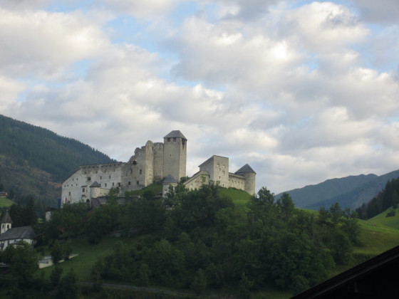 Le château de Heinfels dans la vallée du Pustertal